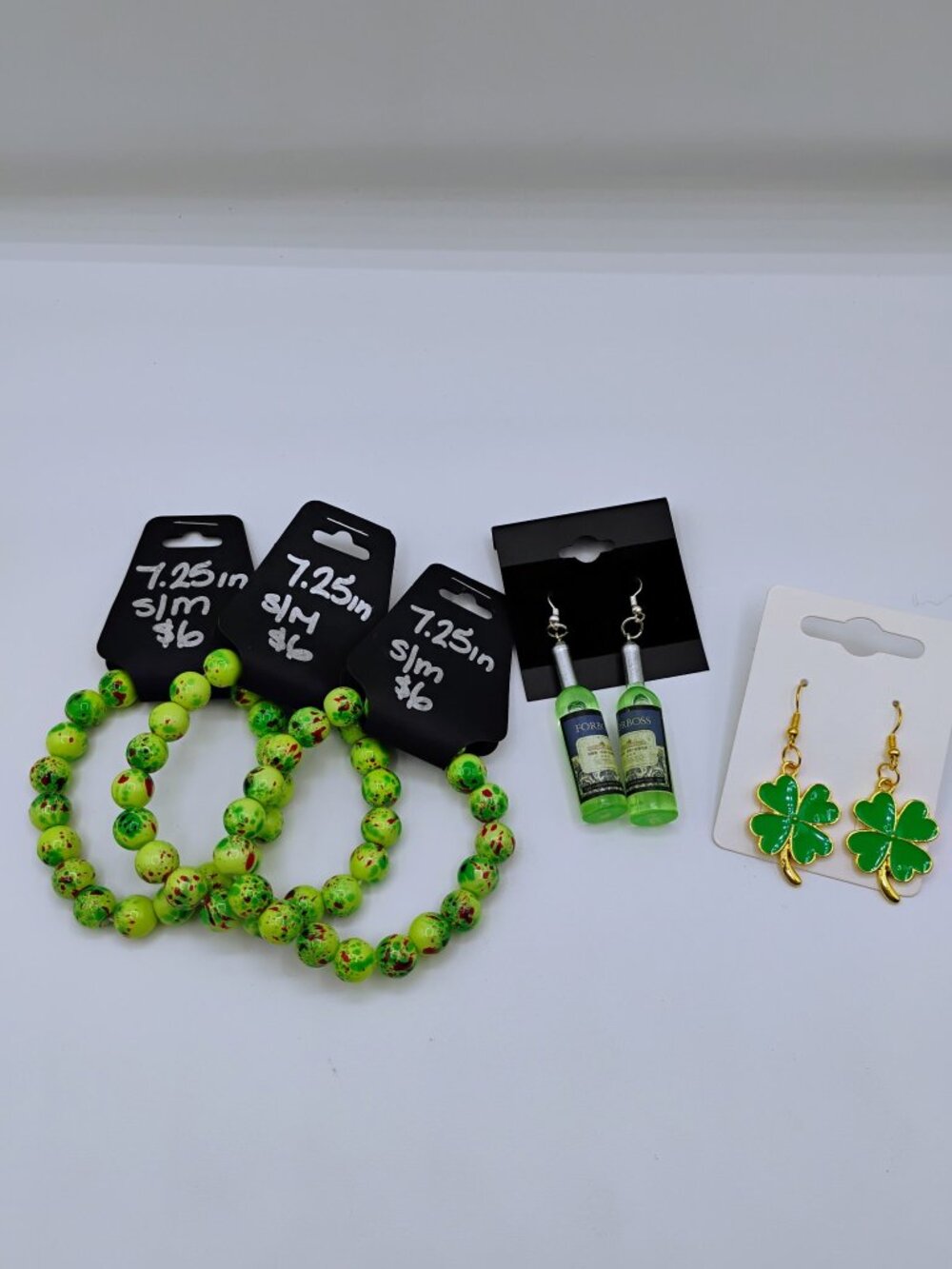 Earrings (2 pair) x beaded bracelets (3 pieces) - new condition